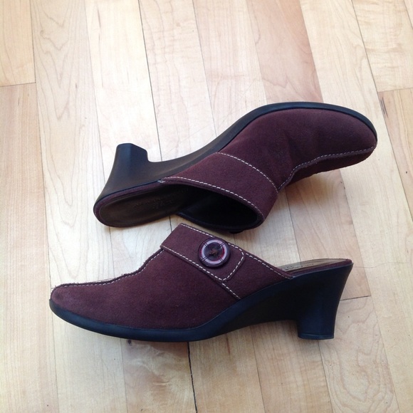 AK Brown Mules - Picture 2 of 7